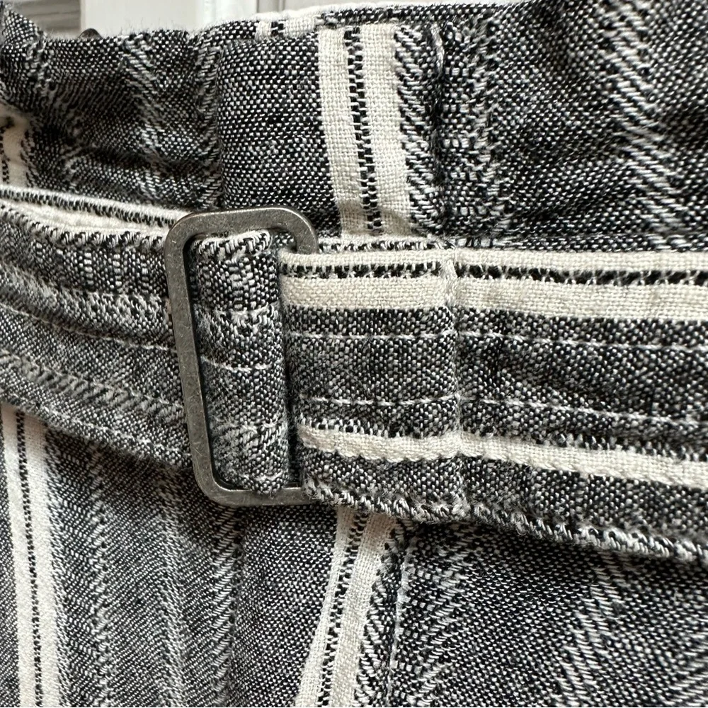 Banana Republic Linen Blend Paperbag Pants in Black Stripes Size 2